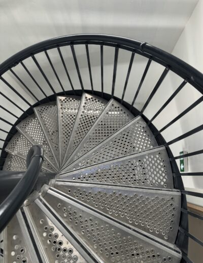 Escalier hélicoïdal LYCEE DE CREON 494219463_1367147861540894_8588780166645332099_n