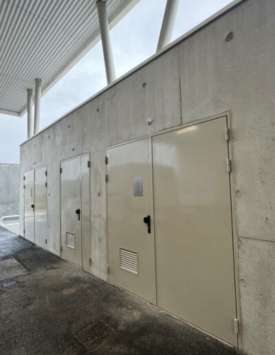 Portes et auvent LABORATOIRE THEA-BENAC La Rochelle 20240926_090353289_iOS